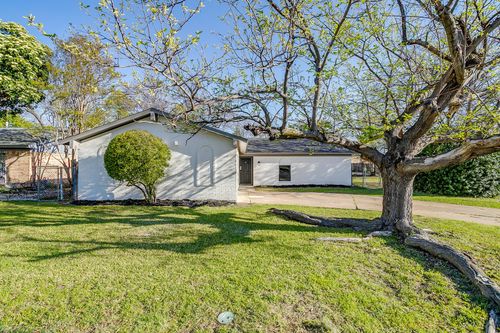 714 San Carlos Dr, Grand Prairie, TX, 75051-4118 | Card Image