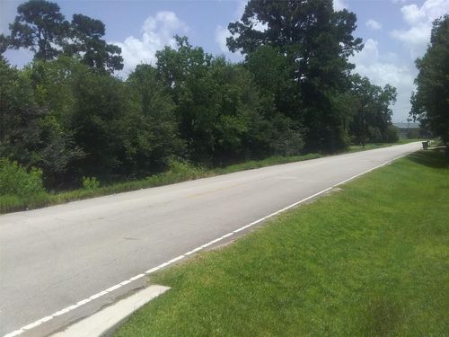 45 Moore St, Tomball, TX, 77375-2418 | Card Image