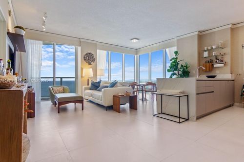 2209-18001 Collins Ave, Sunny Isles Beach, FL, 33160-2722 | Card Image