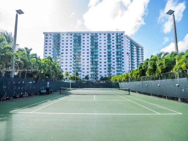 APT-1216 - 19370 Collins Ave, Condo with 3 bedrooms, 2 bathrooms and null parking in Sunny Isles Beach FL | Image 18