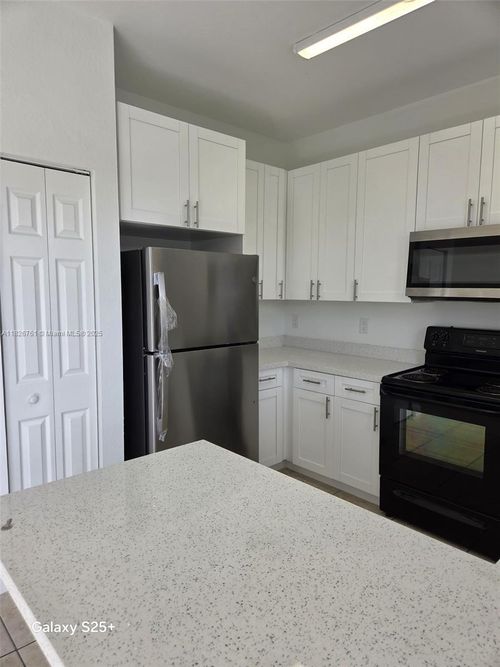 490 Ne 21st Ter, Homestead, FL, 33033-6043 | Card Image