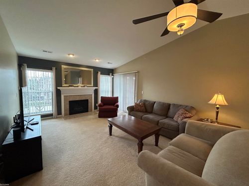 52028 Naugatuck Dr, Macomb, MI, 48042-3840 | Card Image