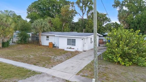 912 Hibiscus Ln, NORTH FORT MYERS, FL, 33903-4210 | Card Image