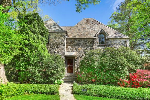 66 Caterson Ter, Hartsdale, NY, 10530-2606 | Card Image