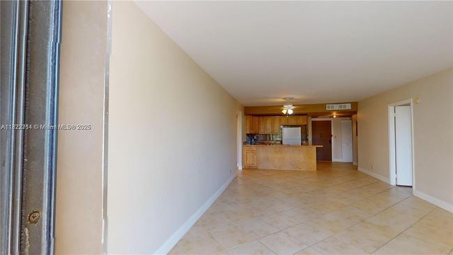 APT-219 - 600 Three Islands Blvd, Condo with 2 bedrooms, 2 bathrooms and null parking in Hallandale Beach FL | Image 7