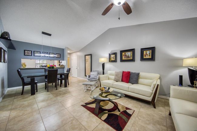 APT-325 - 5265 E Bay Dr, Condo with 2 bedrooms, 2 bathrooms and null parking in CLEARWATER FL | Image 9