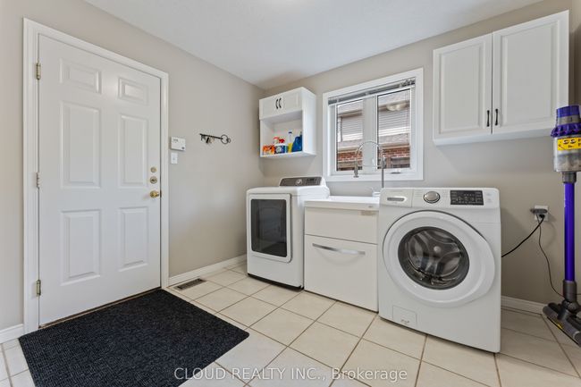 198 Pioneer Tower Rd, House other with 3 bedrooms, 3 bathrooms and 2 parking in Kitchener ON | Image 9