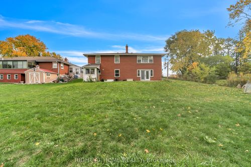 22 Hamilton Dr, Newmarket, ON, L3Y3E8 | Card Image