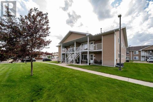6 Northlands Lane Ne, Medicine Hat, AB, T1C0A8 | Card Image