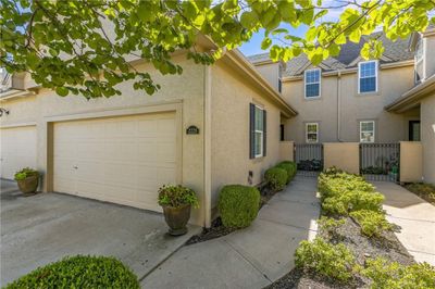 2221 Ne 107th Terrace, Townhouse with 4 bedrooms, 3 bathrooms and null parking in Kansas City MO | Image 2