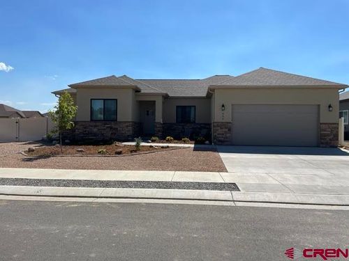 606 Vermillion Ave, Montrose, CO, 81403-4698 | Card Image