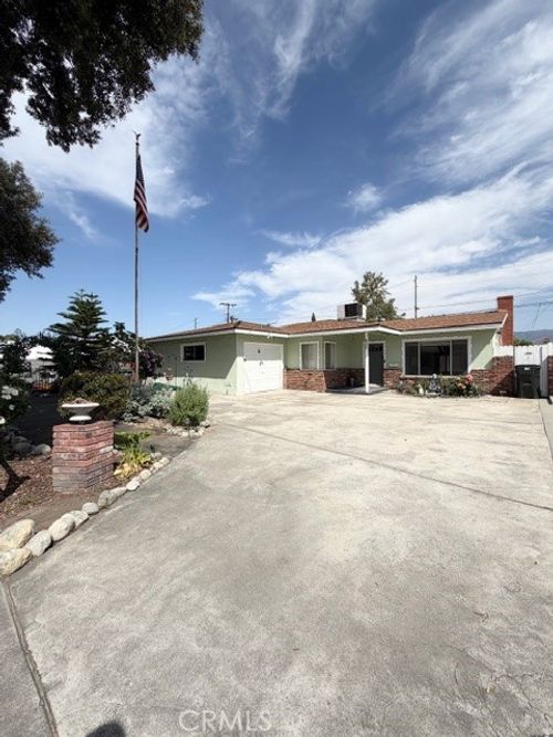 227 Mulvihill Ave, Redlands, CA, 92374-2343 | Card Image