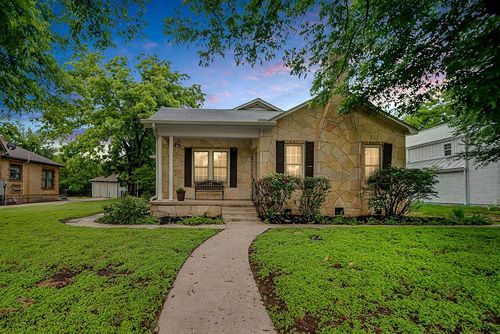 311 W Austin St, Fredericksburg, TX, 78624-3858 | Card Image