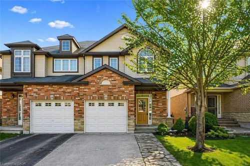 30 Vipond St, Guelph, ON, N1E0G9 | Card Image
