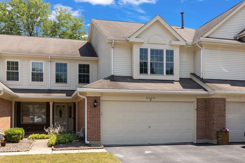 30W016 Redwood Ct, Warrenville, IL, 60555-1040 | Card Image