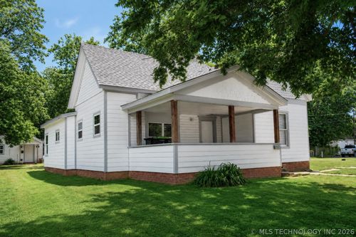 1201 E 8th St, Ada, OK, 74820-4011 | Card Image
