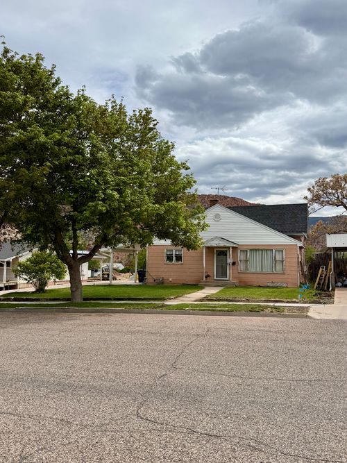 299 S 300 E, Cedar City, UT, 84720-3409 | Card Image