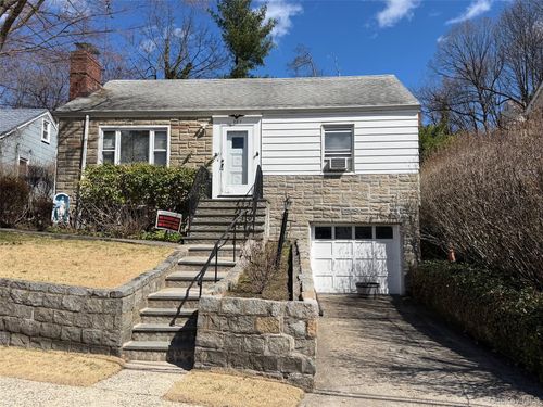 207 Morsemere Ave, Yonkers, NY, 10703-2007 | Card Image