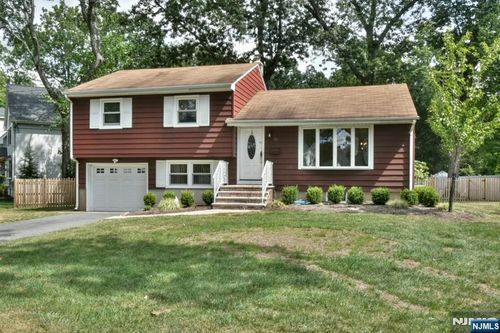 29 Longview Dr, Waldwick, NJ, 07463-1116 | Card Image