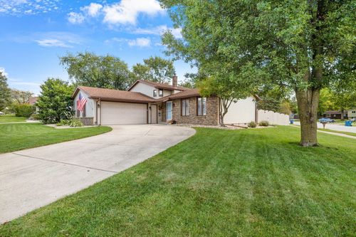 637 Kathleen Dr, Schererville, IN, 46375 | Card Image
