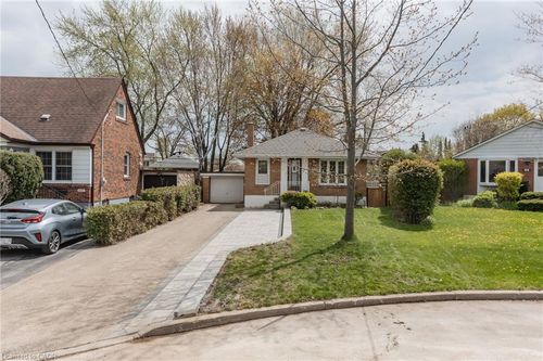 32 Christina Cres, Scarborough, ON, M1R4H6 | Card Image