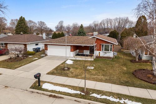 1736 Knoll Crest Drive, Sheboygan, WI, 53081 | Card Image