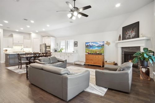 816 Turtle Creek Ave, Denton, TX, 76210-1599 | Card Image