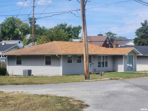 3 S Beaucoup St, Pinckneyville, IL, 62274-1433 | Card Image