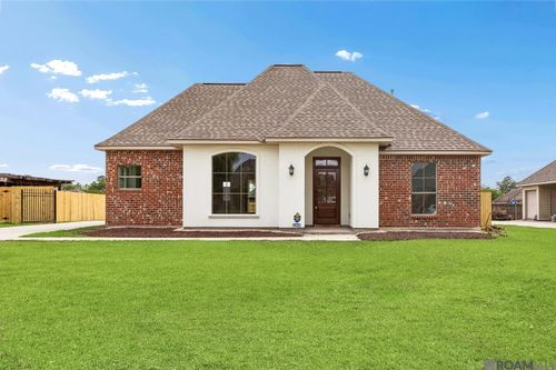 9066 Willow Point Dr, Denham Springs, LA, 70726-3133 | Card Image