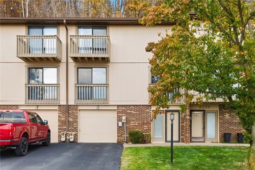 4021 Fairway Dr, Aliquippa, PA, 15001-1139 | Card Image