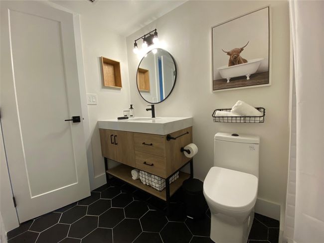 Guest bath | Image 15