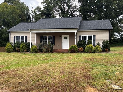 1822 Newell St, Asheboro, NC, 27203-3520 | Card Image