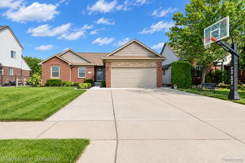 52270 Birch Ct, Chesterfield, MI, 48047-4574 | Card Image