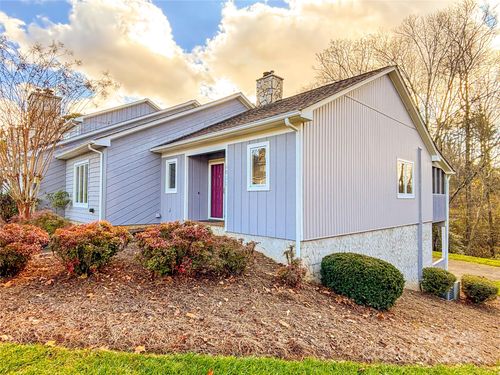 1011 21st Ave Ne, Hickory, NC, 28601-1611 | Card Image