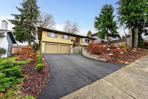 9150 Wilberforce St, Burnaby, BC, V3N4C6 | Card Image