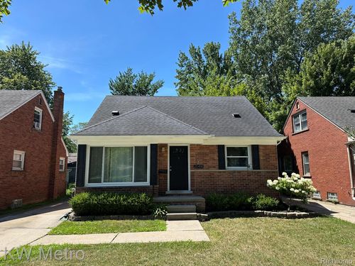 20498 Country Club Dr, Harper Woods, MI, 48225-1650 | Card Image