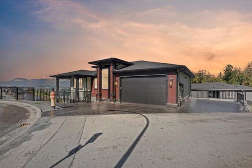 studio-8211 Harvest Pl, Chilliwack, BC, V4Z0E4 | Card Image
