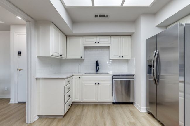 APT-317 - 5200 Keller Springs Rd, Condo with 2 bedrooms, 2 bathrooms and null parking in Dallas TX | Image 8