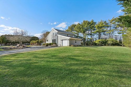 39 Tanners Neck Ln, Westhampton, NY, 11977-1426 | Card Image