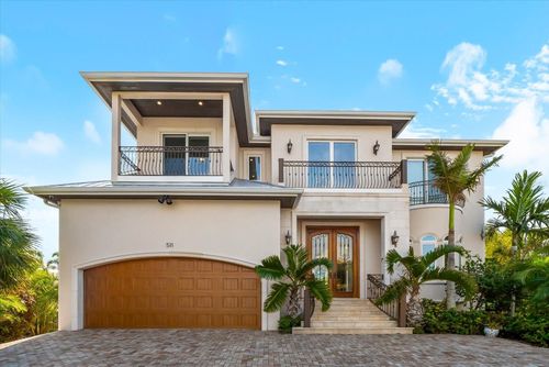 511 Bayview Dr, Holmes Beach, FL, 34217-2140 | Card Image