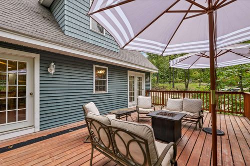 122 Mountain View Dr, Conway, NH, 03818-6223 | Card Image