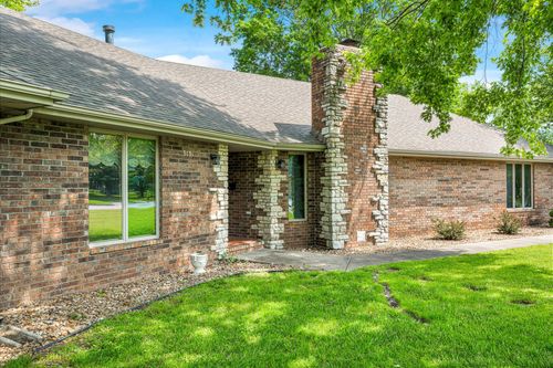 3131 E Southern Hills Blvd, Springfield, MO, 65804-2874 | Card Image