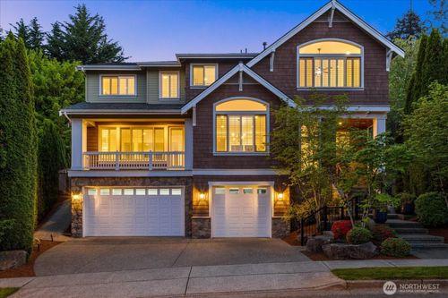 423 Sky Country Way Nw, Issaquah, WA, 98027-5623 | Card Image