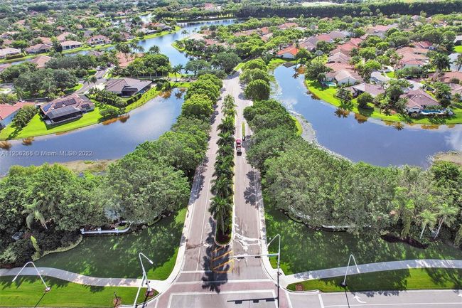 730 Bayside Ln, House other with 4 bedrooms, 3 bathrooms and null parking in Weston FL | Image 65