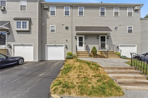 76-565 Quaker Ln, West Warwick, RI, 02893-2162 | Card Image