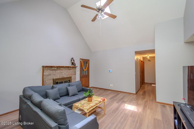 9010 Green Garden Ct, House other with 3 bedrooms, 2 bathrooms and null parking in Louisville KY | Image 18
