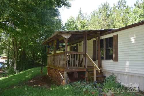 8 Wayne Hyatt Dr, Marion, NC, 28752-8659 | Card Image