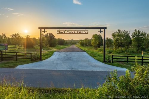011 W 195th Street S, Mounds, OK, 74047 | Card Image