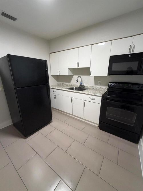 2-110 Sw 7th Avenue, Dania Beach, FL, 33004 | Card Image