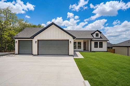 5712 Stonegate Cir, Granbury, TX, 76048-6526 | Card Image